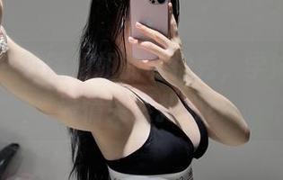 微密圈 – 铁锤姐姐的私拍秀，学妹的神奇表情突然扎心！