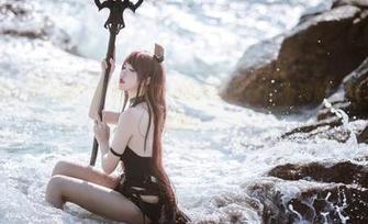 双重人格or双人迷？阿薰kaOri的美图让你目不转睛，快来下载体验吧！