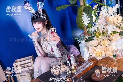 露儿大魔王 露儿大魔王遇上菲欧娜,高清照片,让人忍不住想多看几眼。