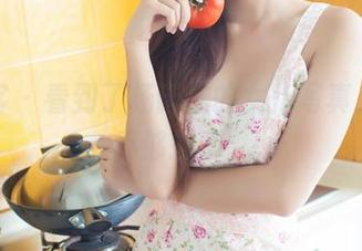青豆客 – 看到了杨诺依的女仆写真，壁纸不够换了。