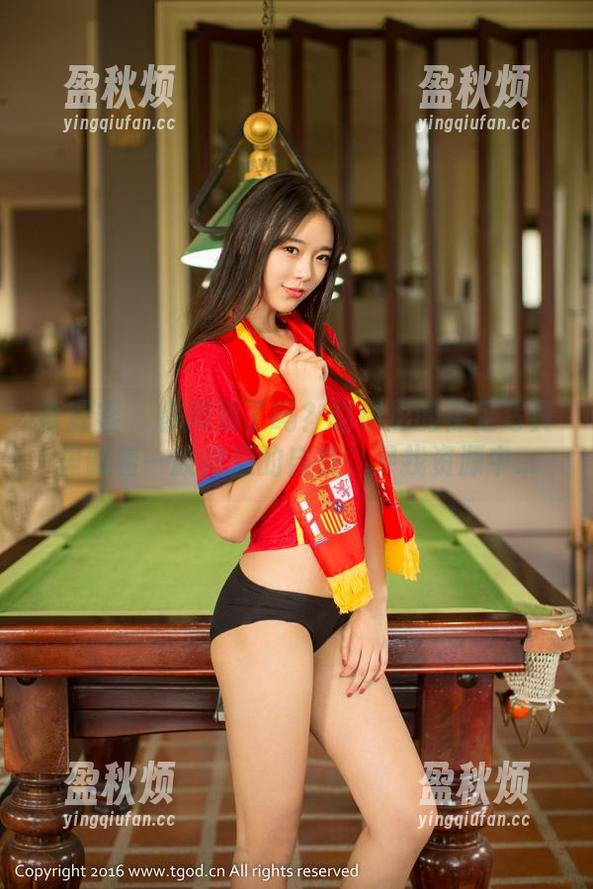 青豆客 - 你闻到了吗？赵伊彤的裸足写真里飘着一股肆意的自在，寻找资源中...