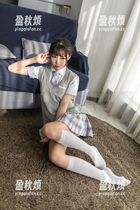 高清照片下的面饼仙儿，体操服造型太妙，眼神也让我想歪了
