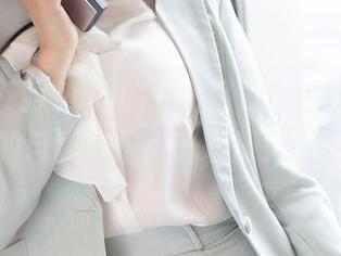 魅妍社 – 丽Yovi的油亮写真，真心佩服她的自我维护，光彩照人啊。
