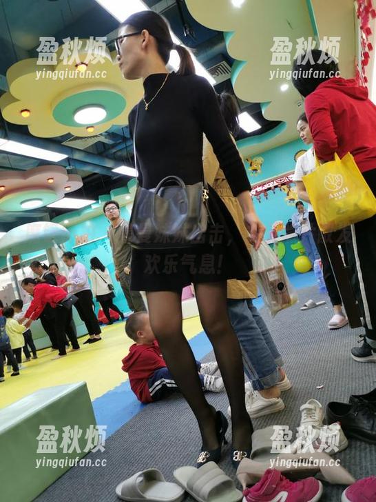 魔镜街拍 - 曼曼妹妹出击，免费照片散发欢乐气息！