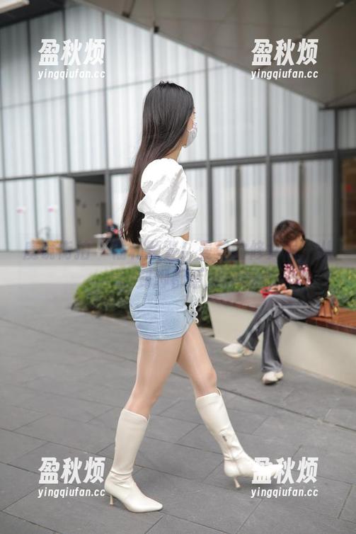 魔镜街拍 - 福利预警！曼曼的修女风，从头到脚都惹火。