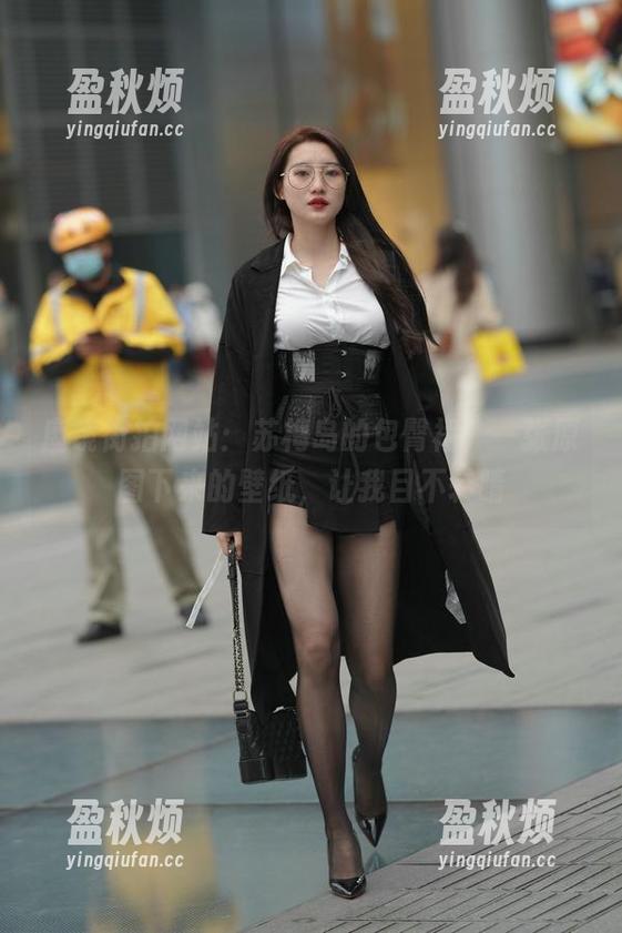 魔镜街拍网站：苏梅岛的包臀裙，一张原图下来的壁纸，让我目不转睛