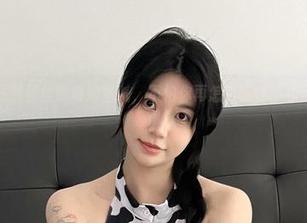 微密圈 – 一张黑丝眼睛娘壁纸，不怕你再怎么盯也不怕得罪鱼神鱼！